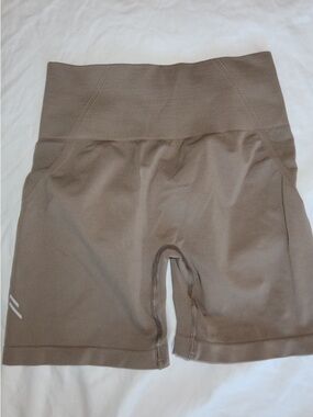 Oner Effortless shorts 
Size small